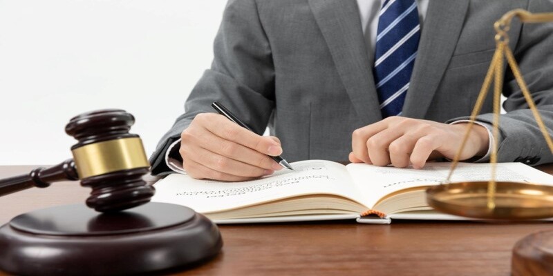 CHCLEG003 - Manage legal and ethical compliance